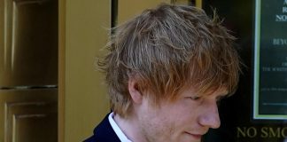 Ed Sheeran show a processo per plagio, suona e canta davanti alla giuria