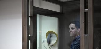 Russia, giornalista Wsj in tribunale: prima apparizione dopo arresto