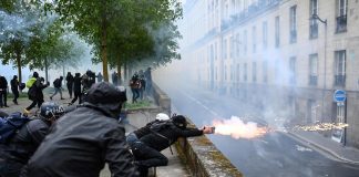 Francia, la riforma delle pensioni è legge