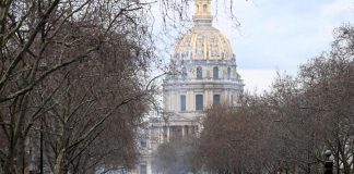 Francia, centinaia di migliaia in piazza contro riforma pensioni: 13 aprile nuova mobilitazione