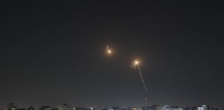 Mo, bombardamenti Israele in Libano e Gaza: colpiti siti Hamas