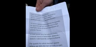 Berlusconi ricoverato, 17enne consegna lettera per il Cav: “Nessuno può prendere suo posto”