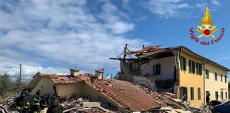 Lucca, scoppia bombola di gas e crolla abitazione: si cercano 2 dispersi