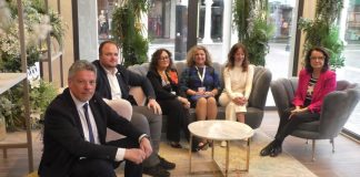 Solidarietà e moda si incontrano al Mantova Village. Protagonista il “Percorso Delfino”