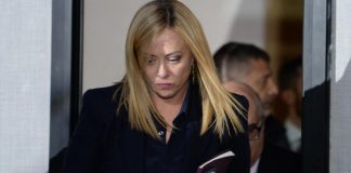Vignetta del Fatto su sorella Meloni, ira premier: “Allusioni indegne”