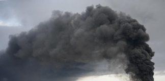 Ucraina, raid Russia con droni su Odessa: in fiamme una struttura