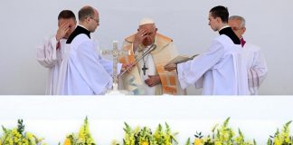 Papa, ultimo giorno in Ungheria: messa a piazza Lajos
