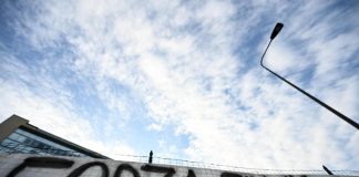 Berlusconi, Forza Italia tira sospiro di sollievo ma restano nodi nel partito
