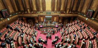 Def, da ‘ero in bagno’ a impegni altrove: le ‘giustificazioni’ di 45 assenti del centrodestra