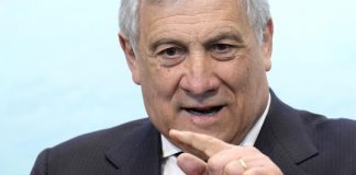 Ucraina, a Roma conferenza su ricostruzione. Tajani: “Kiev sarà presto in Ue”