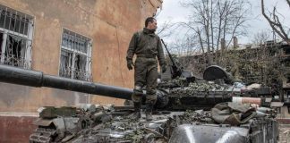 Russia, basta una mail per essere arruolati: “Non c’è più via di fuga”