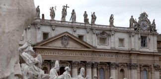 Attacchi a Wojtyla, Famiglia Cristiana solleva dubbio: “C’è regia occulta?”