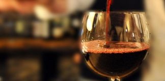 Vino rosso potrebbe ridurre alcuni grassi nel sangue nemici cuore, al via studio