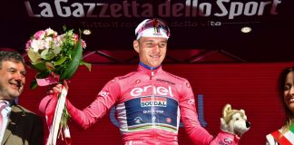 Evenepoel vince la crono di Cesena e torna in maglia rosa