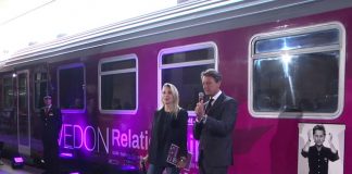 Fs, partito da Roma l’Intercity con gli scatti di Richard Avedon