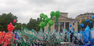 Sindacati a Milano, oltre mille mantovani in piazza. “In Italia primato europeo della precarietà”