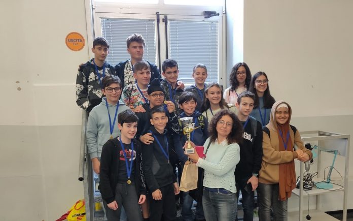 La classe 2A della scuola media di Sabbioneta trionfa al Rally Matematico