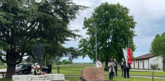 Dal monumento alla Prima Lega di Contadina di San Rocco una sola voce: “un lavoro dignitoso è un diritto di tutti”