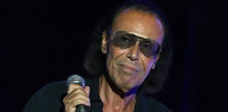 Venditti ospite di Fiorello a VivaRai2 canta ‘Notte prima degli esami’ – Video