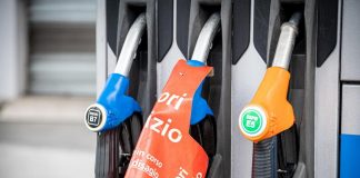 Carburanti, continua calo prezzi benzina e diesel