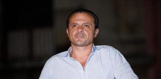Cateno De Luca eletto a Taormina: “Mamma sono sindaco”