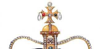 Incoronazione Carlo III, sul capo del re una corona da oltre 2 kg