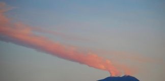 Etna, attività esplosiva dal cratere e sciame sismico