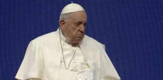 Natalità, Papa Francesco: “Affitti proibitivi, cultura nemica della famiglia”