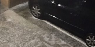 Temporali e grandinate nella notte nel Mantovano: scantinati allagati. In città un fulmine incendia un albero