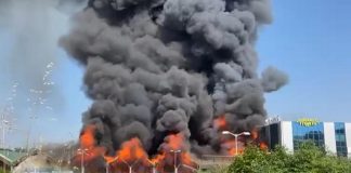 Desenzano del Garda, incendio devasta commerciale ‘Le Vele’ – Video