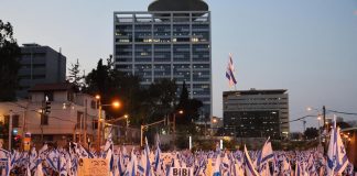 Israele, continua mobilitazione: migliaia in piazza contro riforma giustizia