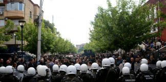 Kosovo, sale la tensione: missione Nato aumenta presenza nel Nord