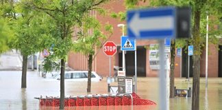 Maltempo Emilia Romagna, 6 morti. Almeno 5 mila evacuati, 50 mila persone senza corrente elettrica, crollato ponte