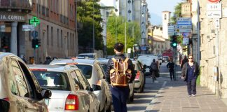Mobilità, Altroconsumo: “Aumentano cittadini che si spostano a piedi”