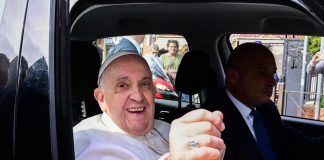 Papa Francesco alla Cei, battuta sulla salute: “Non è tempo di onoranze funebri”