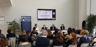 Migranti, studio Anci: “Donne, giovani e laureati l’identikit dell’operatore dell’accoglienza”
