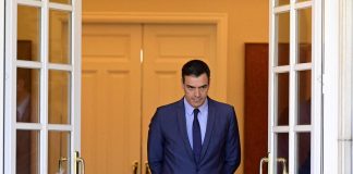 Elezioni Spagna, la mossa di Sanchez dopo sconfitta: dimissioni e voto anticipato