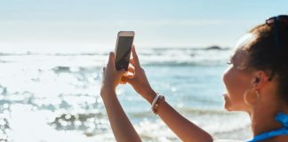 “Selfie al sole possono scottare gli occhi”, l’allarme degli oculisti