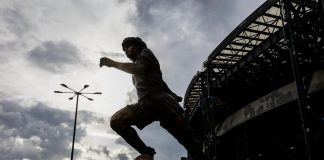 Napoli campione d’Italia, lo scudetto di oggi come i trionfi di Maradona
