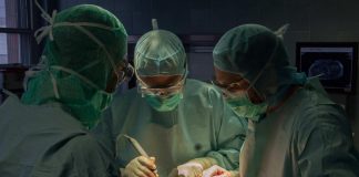 Medicina, trapianto fegato salva 13enne con rara anomalia sangue addome