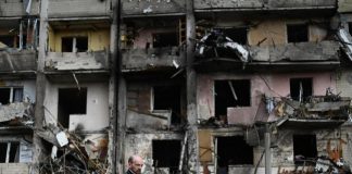 Ucraina, attacchi con droni nella notte: un morto a Kiev