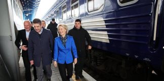 Ucraina, Von der Leyen a Kiev: “Difesi i valori dell’Europa”