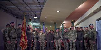 Ucraina, ‘blitz’ di Zelensky sulla linea del fronte del Donetsk – Video