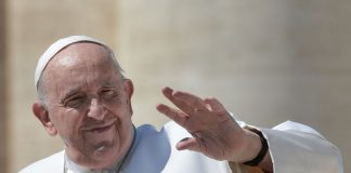 Papa Francesco “Sfida immigrazione si affronti partendo da fraternità”