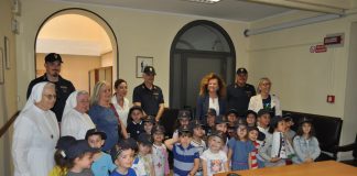 Bambini delle materne in visita agli uffici della Questura