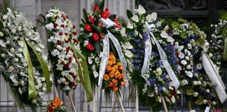Funerali Berlusconi, da Belen a Lapo Elkann: gli omaggi floreali per il Cav