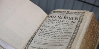 Usa, Bibbia vietata in scuole Utah: “Contiene volgarità e violenza”