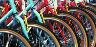 Salvini: “Targa e assicurazione per biciclette e monopattini”
