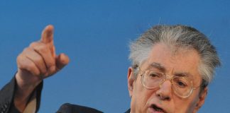 Bossi poeta, sbarca sui social raccolta di versi