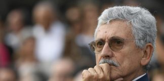 Armi alla Colombia, D’Alema e Profumo indagati: eseguite perquisizioni